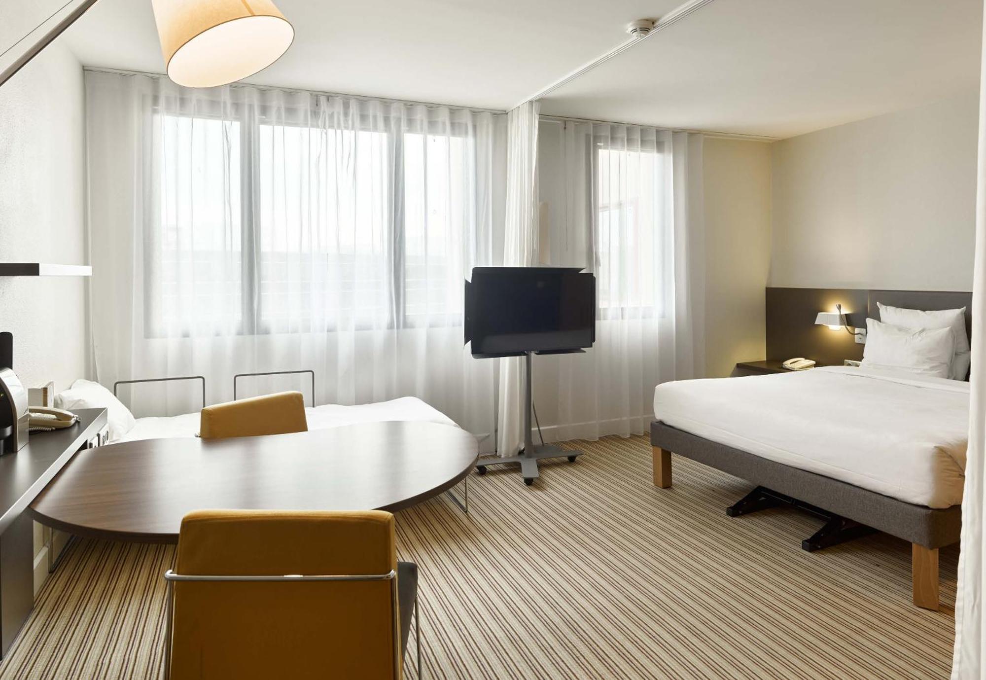 B&B Hotel Velizy Est Eksteriør billede