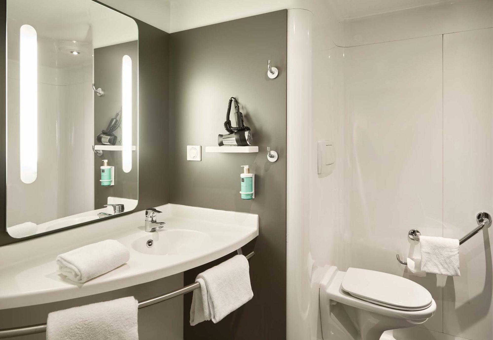 B&B Hotel Velizy Est Eksteriør billede