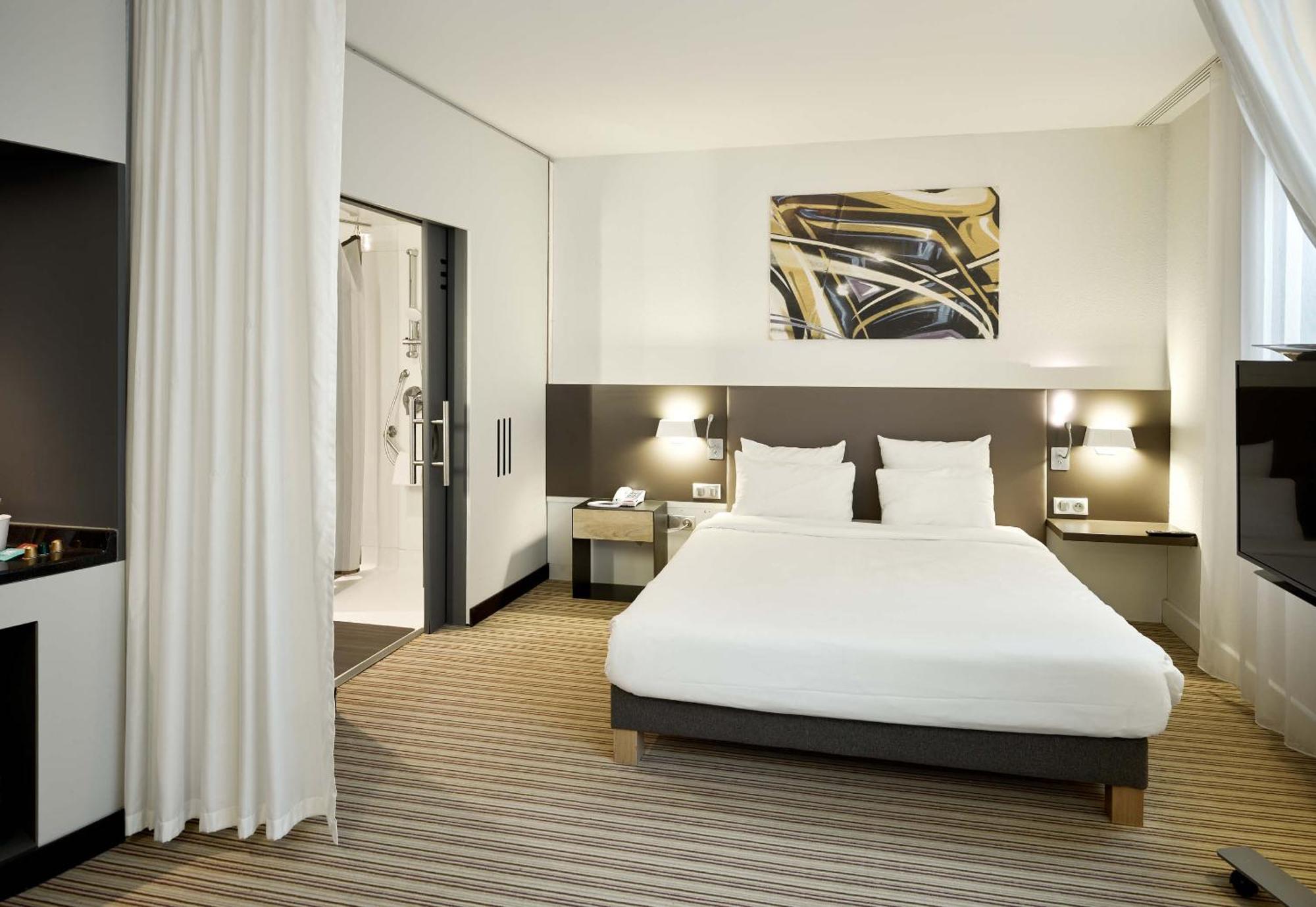 B&B Hotel Velizy Est Eksteriør billede