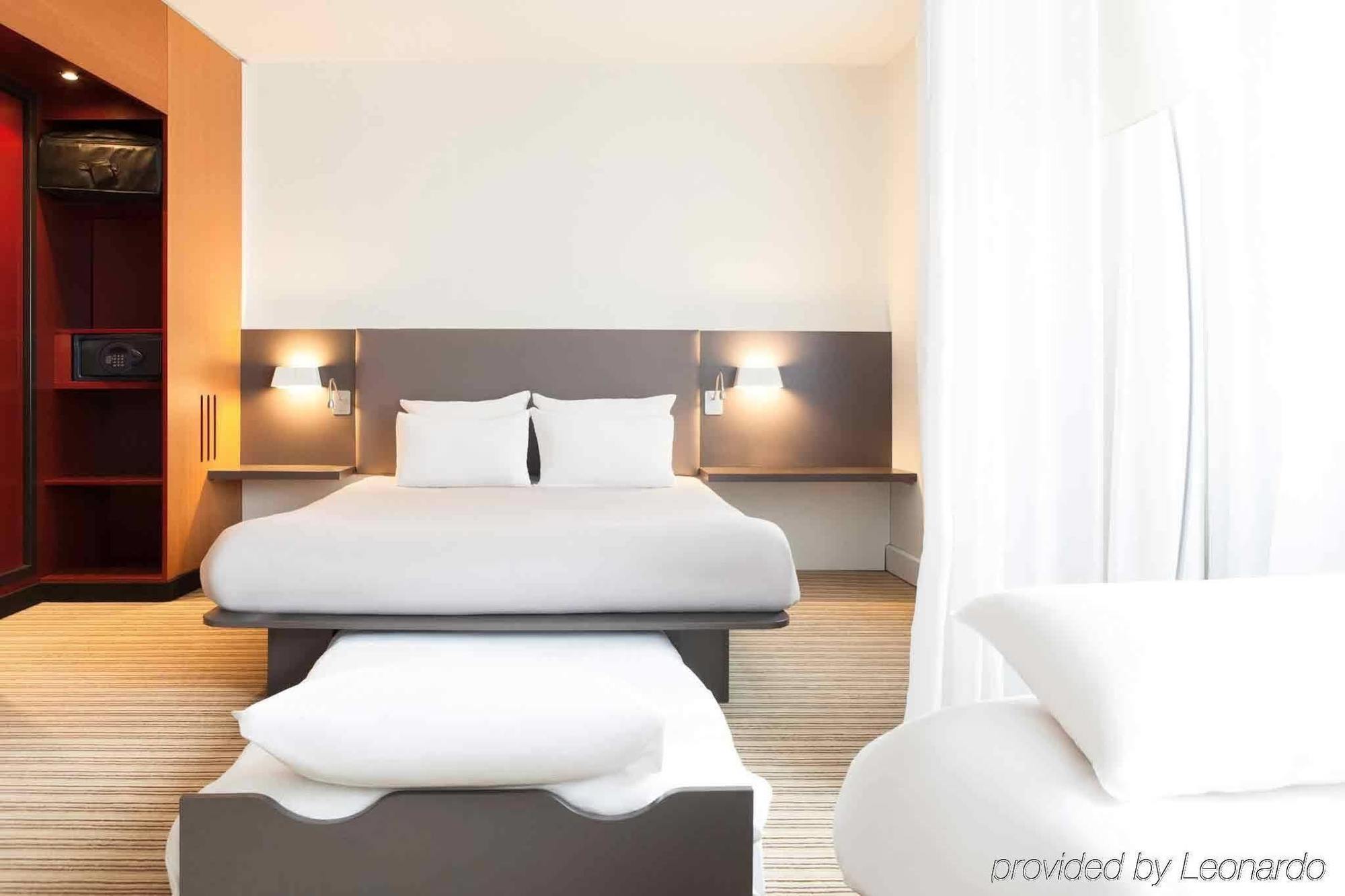B&B Hotel Velizy Est Eksteriør billede